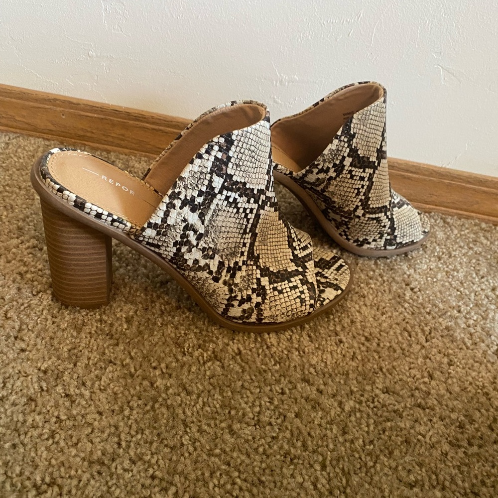 NWOT Snakeskin Heels